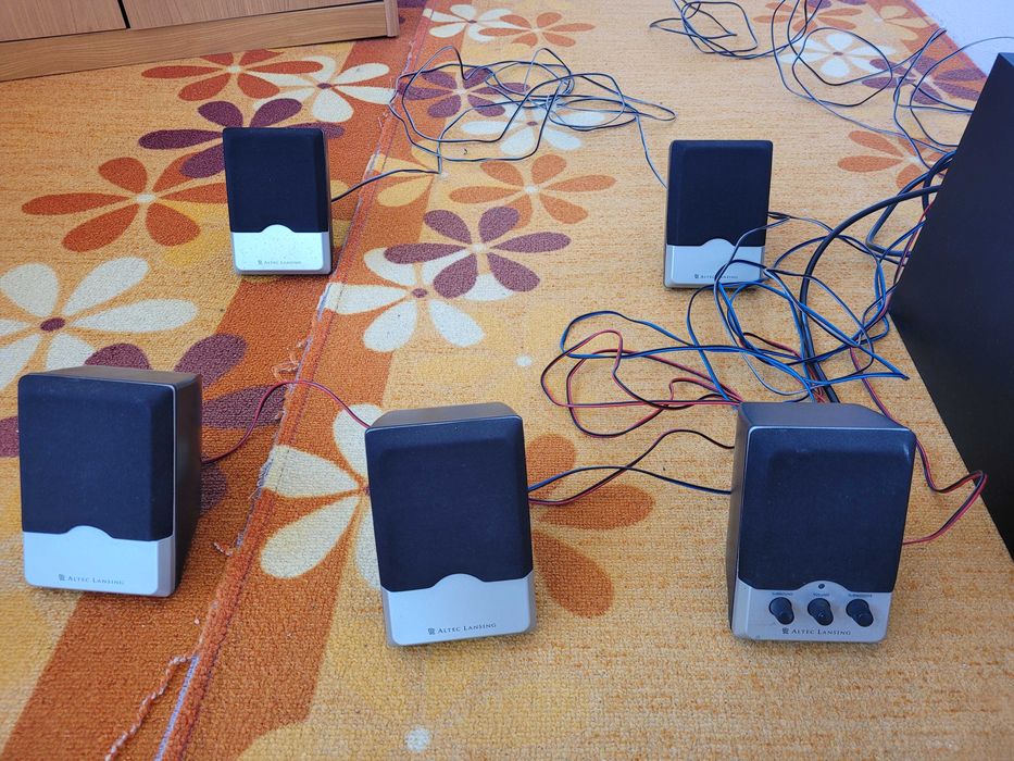 Sistem audio Altec Lansing cu 6 canale
