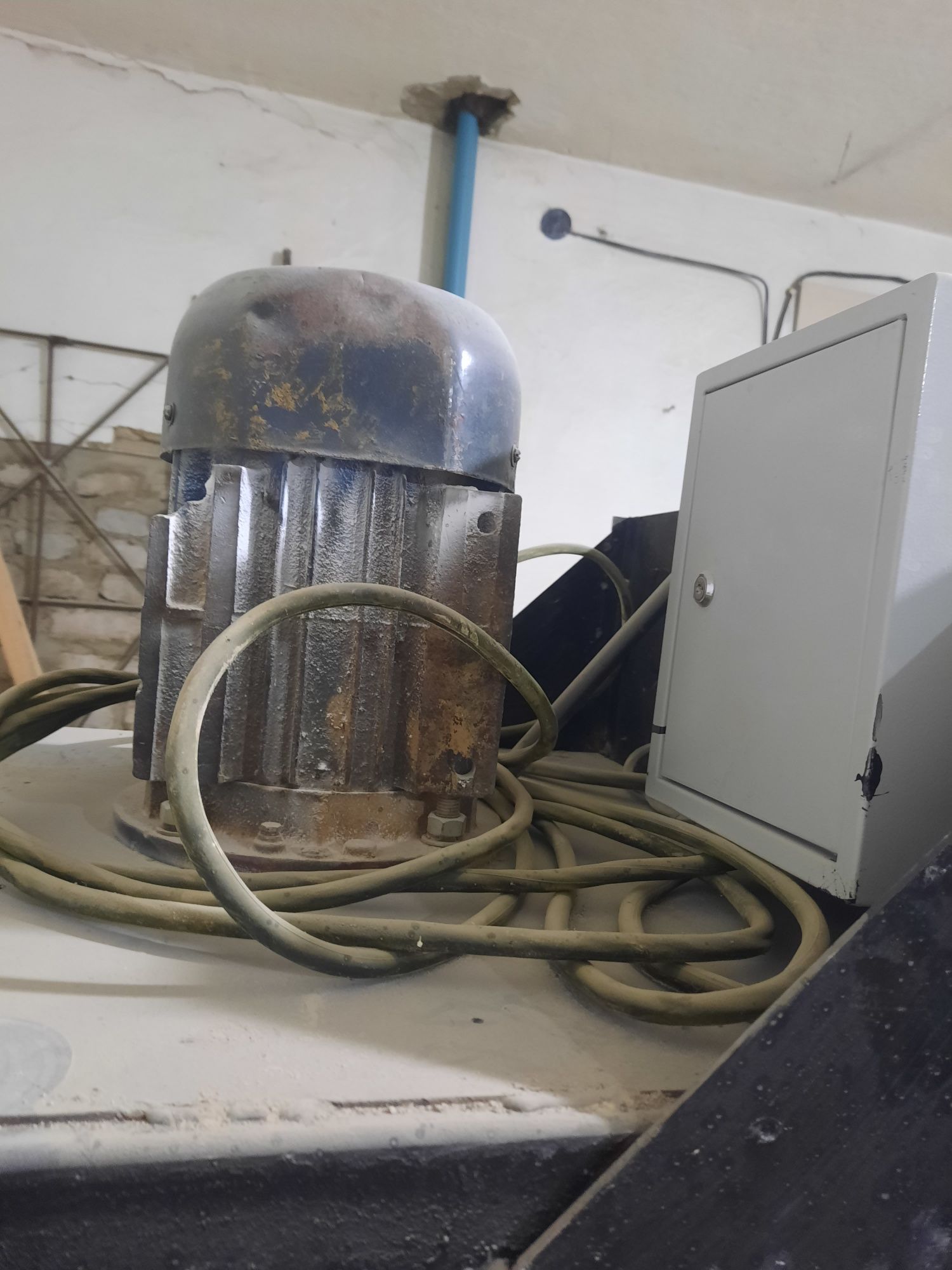Диссольвер , аппарат для производства водоэмульсии