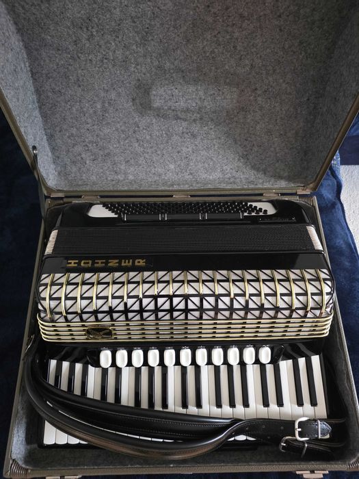 Акордеон Hohner Atlantic IV N De Luxe