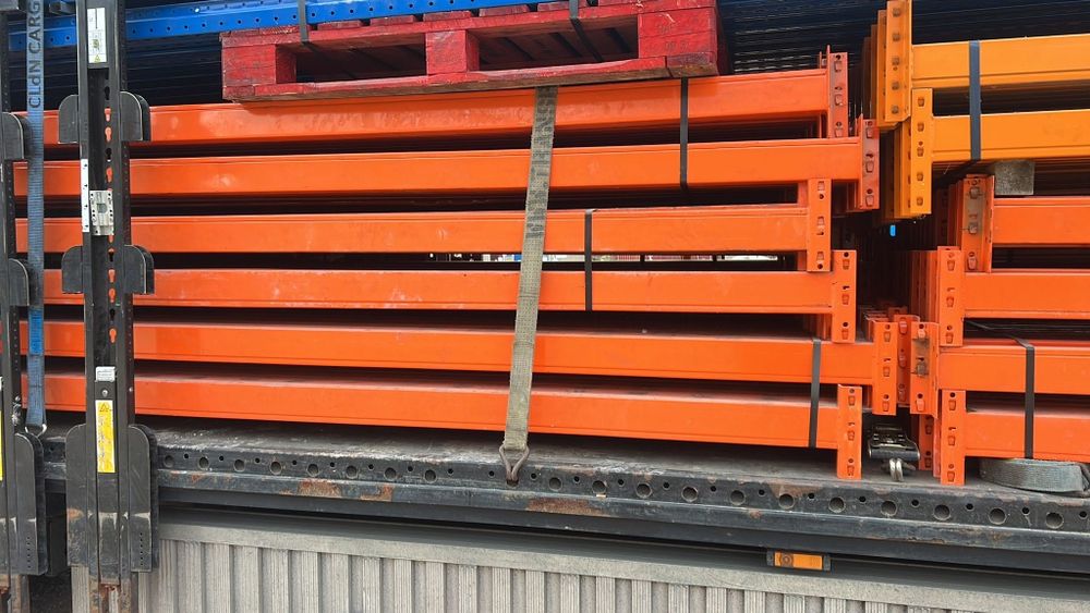 Stoc de rafturi industriale