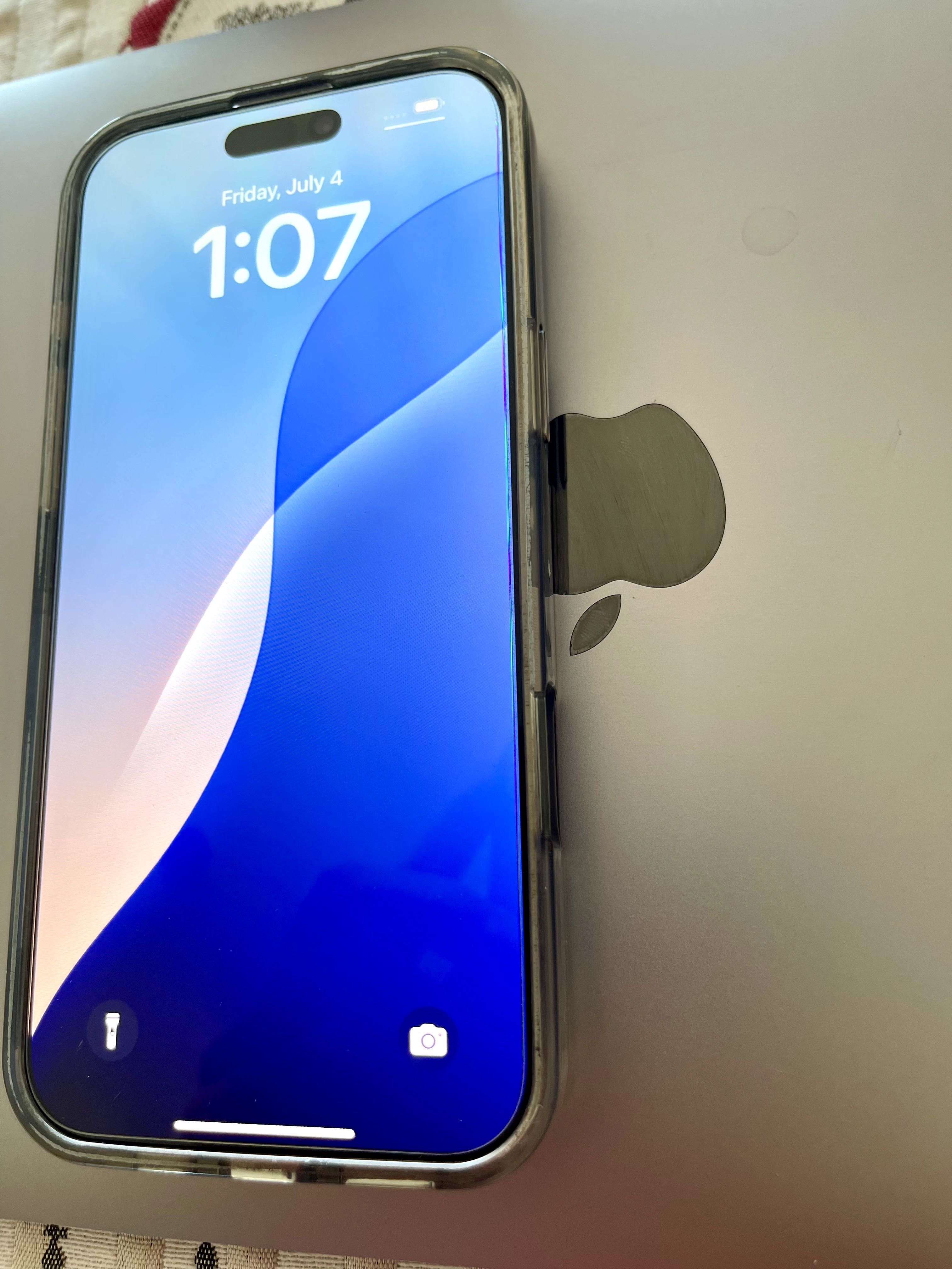 iPhone 16 Pro Max 256GB 1800лв -
Отключен, Като Нов + Аксесоари
