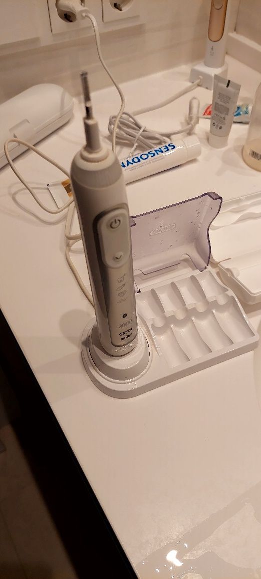 Periuță electrică ORAL-B BRAUN bluetooth