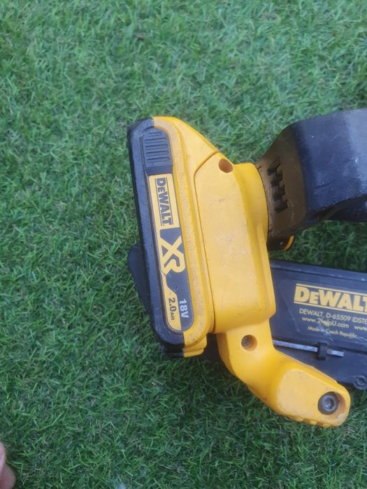 Pistol cuie dewalt dcn 694