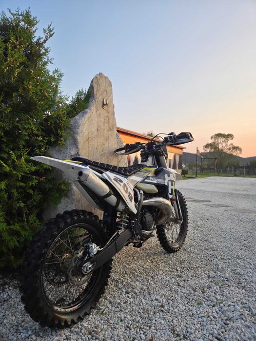 Husqvarna TE 300 2017 înscrisă
