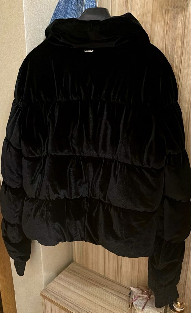 Кадифено зимно яке Guess