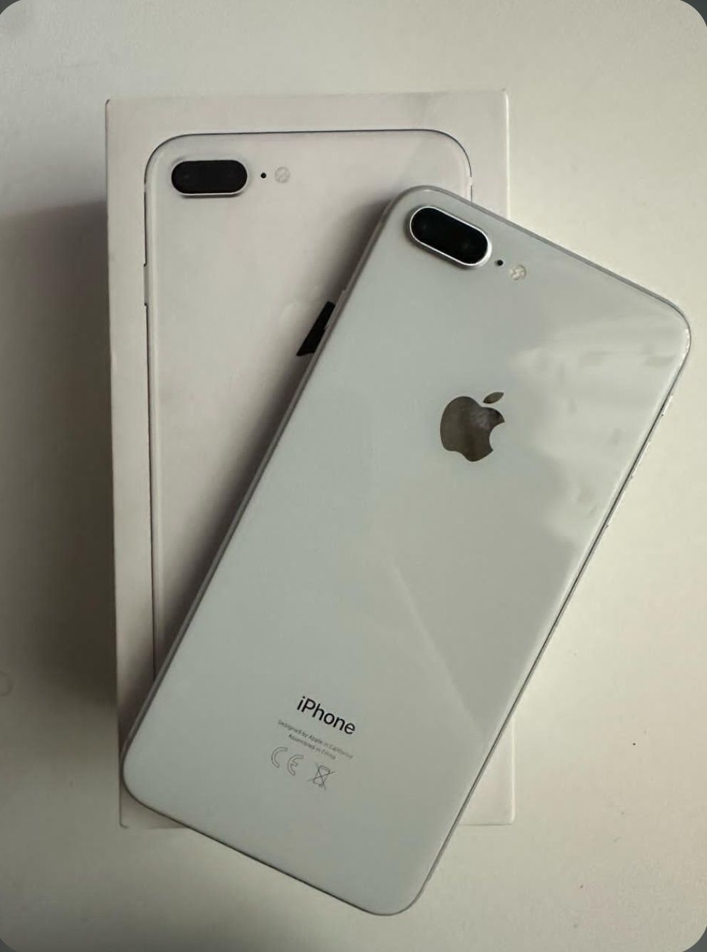 Срочно продаётся iPhone 8+
