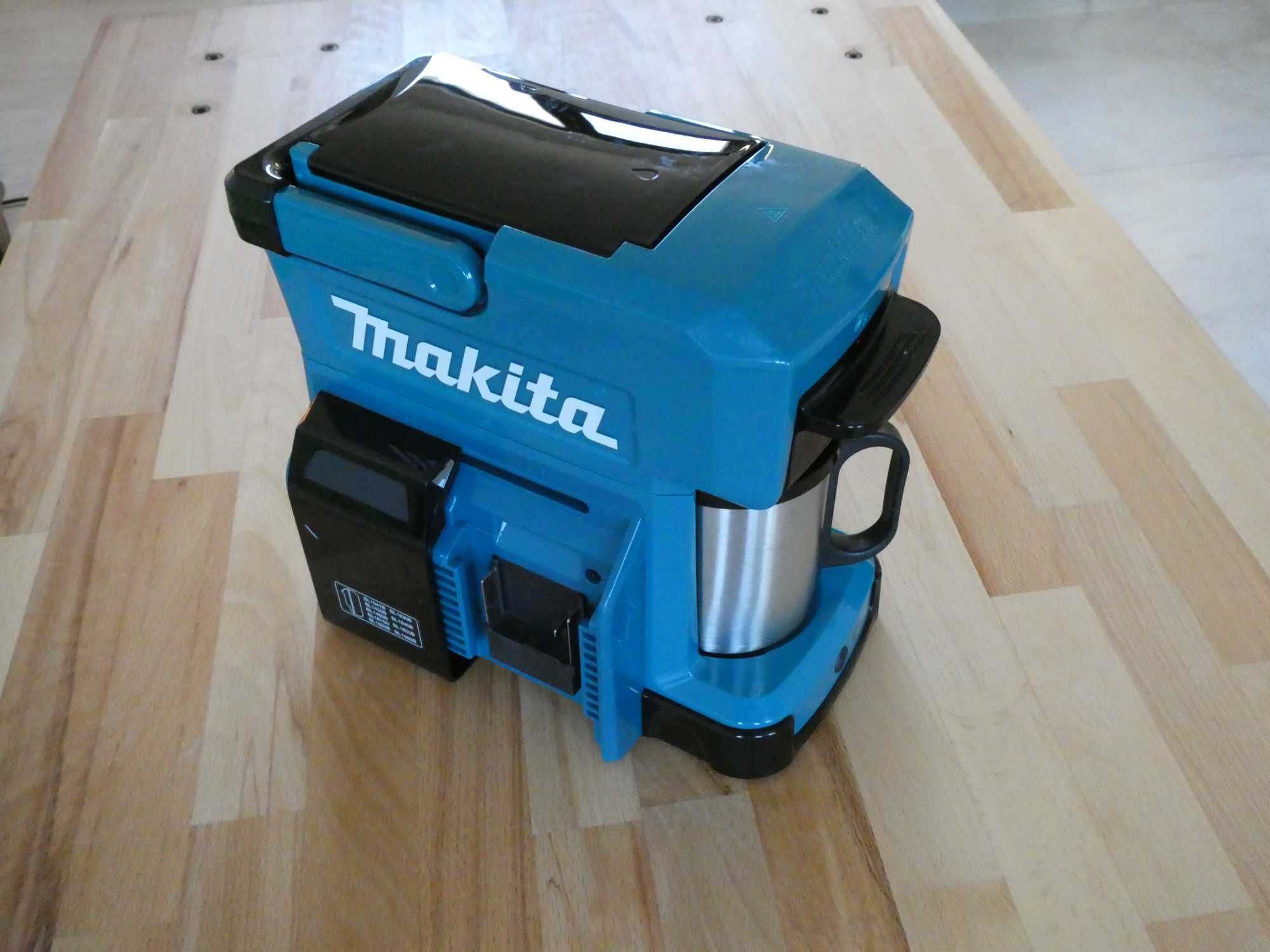 Кафе машина Makita DCM501Z