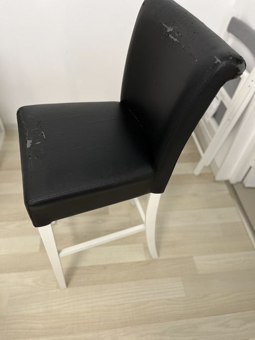 Masa cu scaune si scaune bar