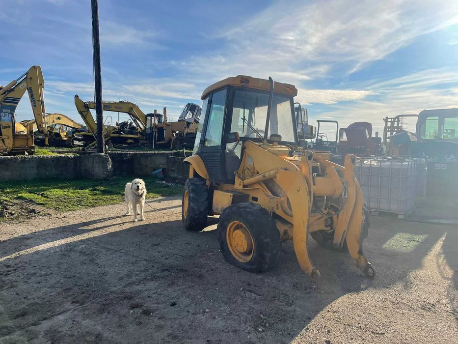 Dezmembrez buldoexcavator JCB 2CX