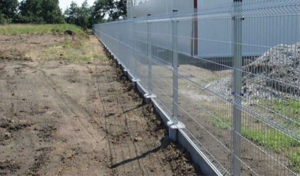 Garduri din plas bordurata
