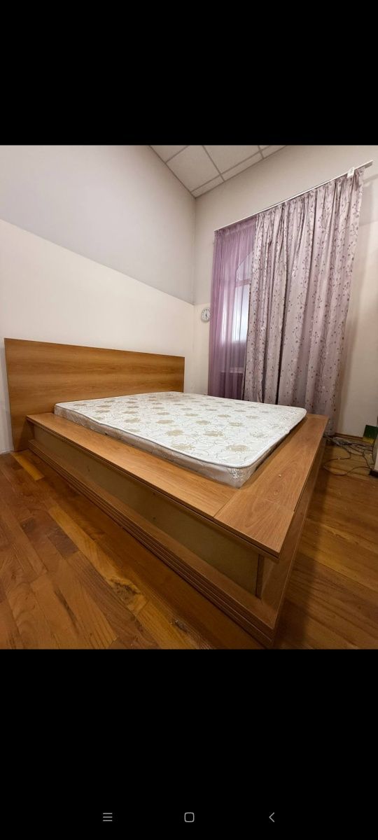 Кровать 200*180. Почти новый матрас