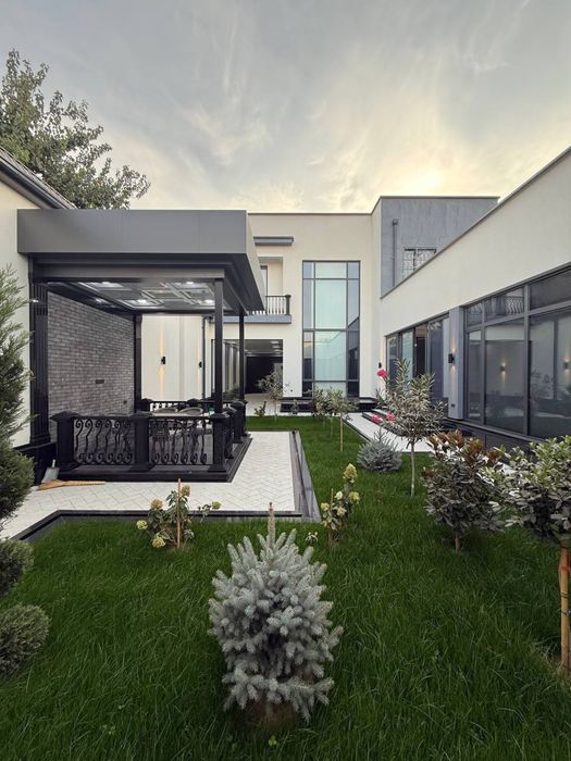 Продается шикарный дом 5 соток с бассейном и сауной