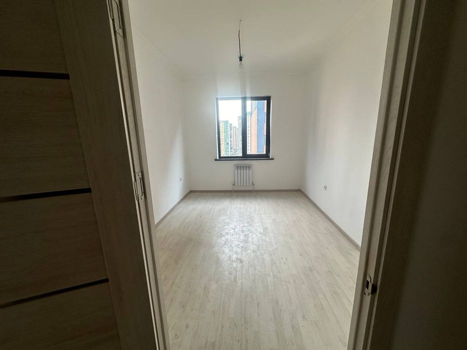 Продается Квартира янги дархон 16 этажный дом 12 этаж 2 комнат