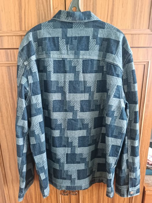 Продам новую модную джинсовую куртку 44EU(56KZ) размер.