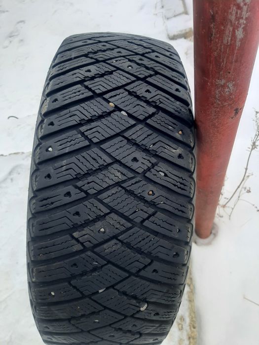 Продам шину 205/55/16 гудиер.