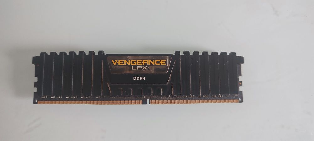 Vand RAM DDR4 4GB Corsair Vengeance L GamingPX