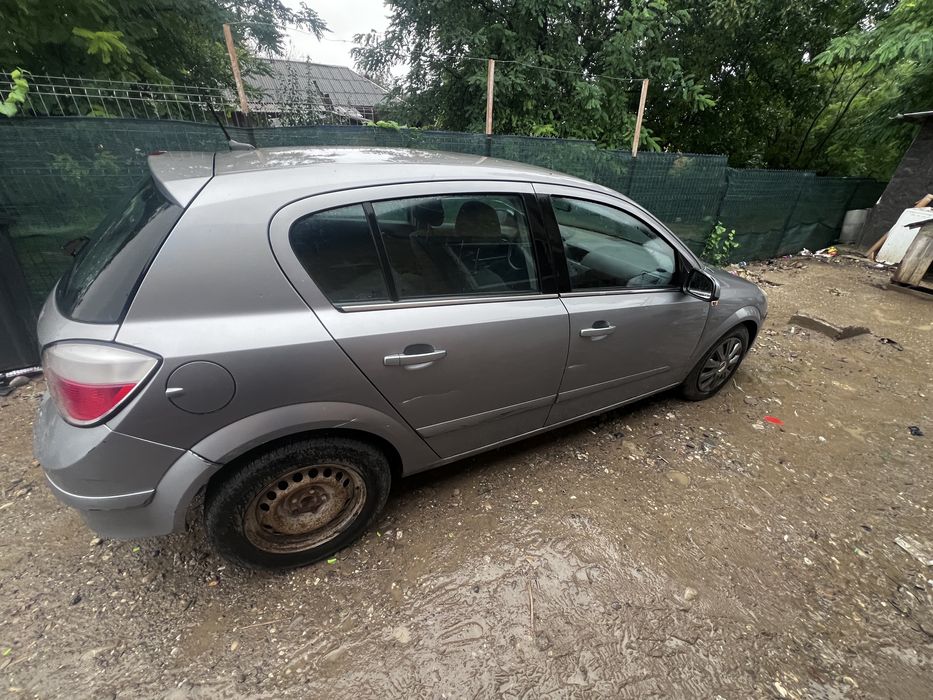 Opel Astra H 1.7 diesel înmatriculată, motor bun 4000 lei