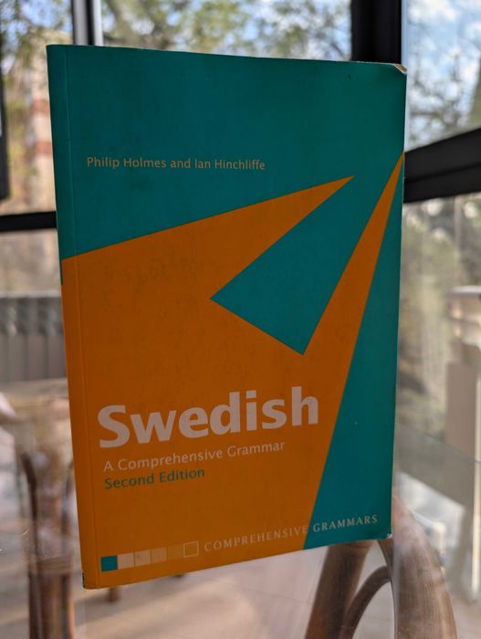Учебники грамматики Шведского и словарь (на английском) Swedish