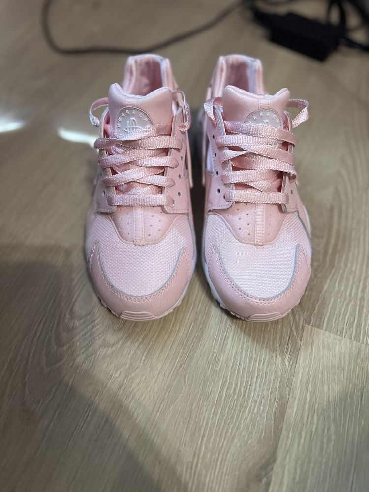 Nike Air Huarache Baby Pink