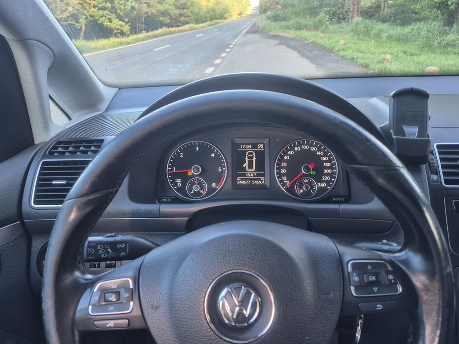 Vând Volkswagen touran