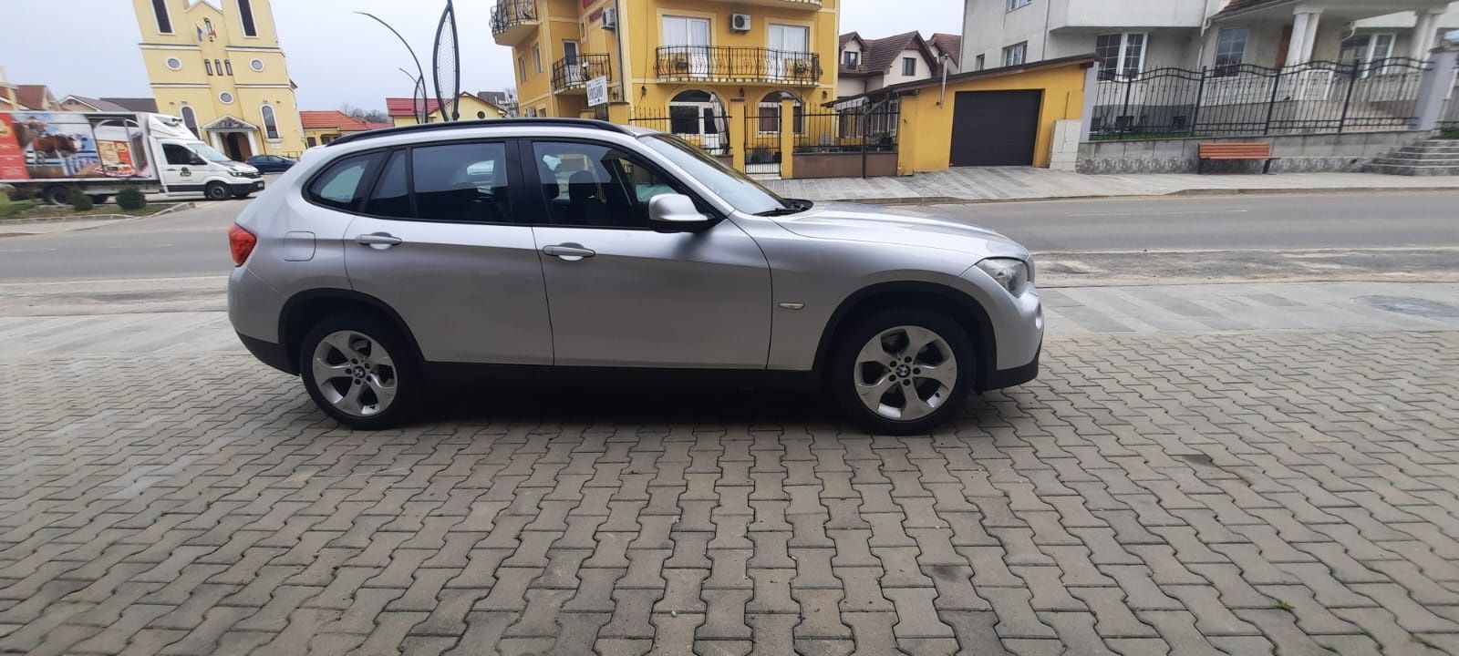 Vând auto BMW X1