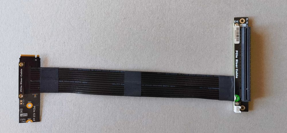 Adaptor de la M2 la PCIe 4.0 x16