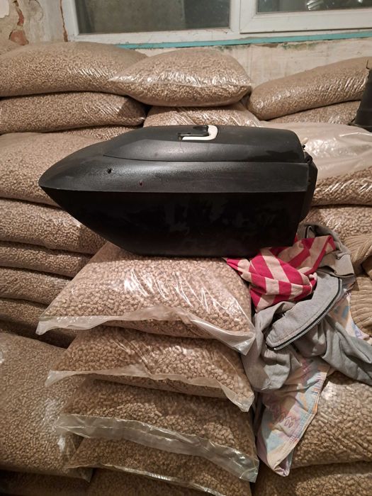 лодка за захранка със зарядно