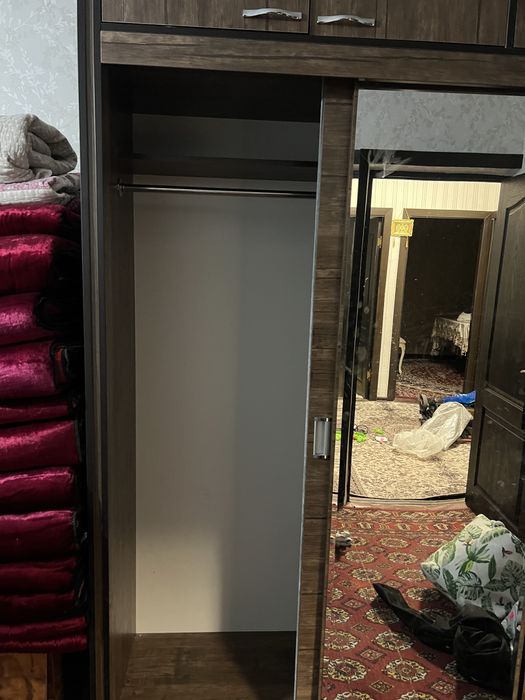 Shkaf sotiladi holati yangidek