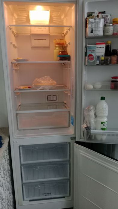 Продам два рабочих холодильника