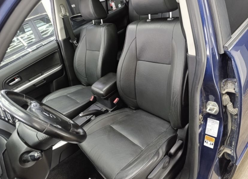 Suzuki Grand Vitara 2.4i Бензин - 2011г.