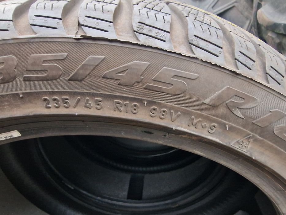 Anvelope 235/45R18 marca Pirelli, M +S, DOT 2022