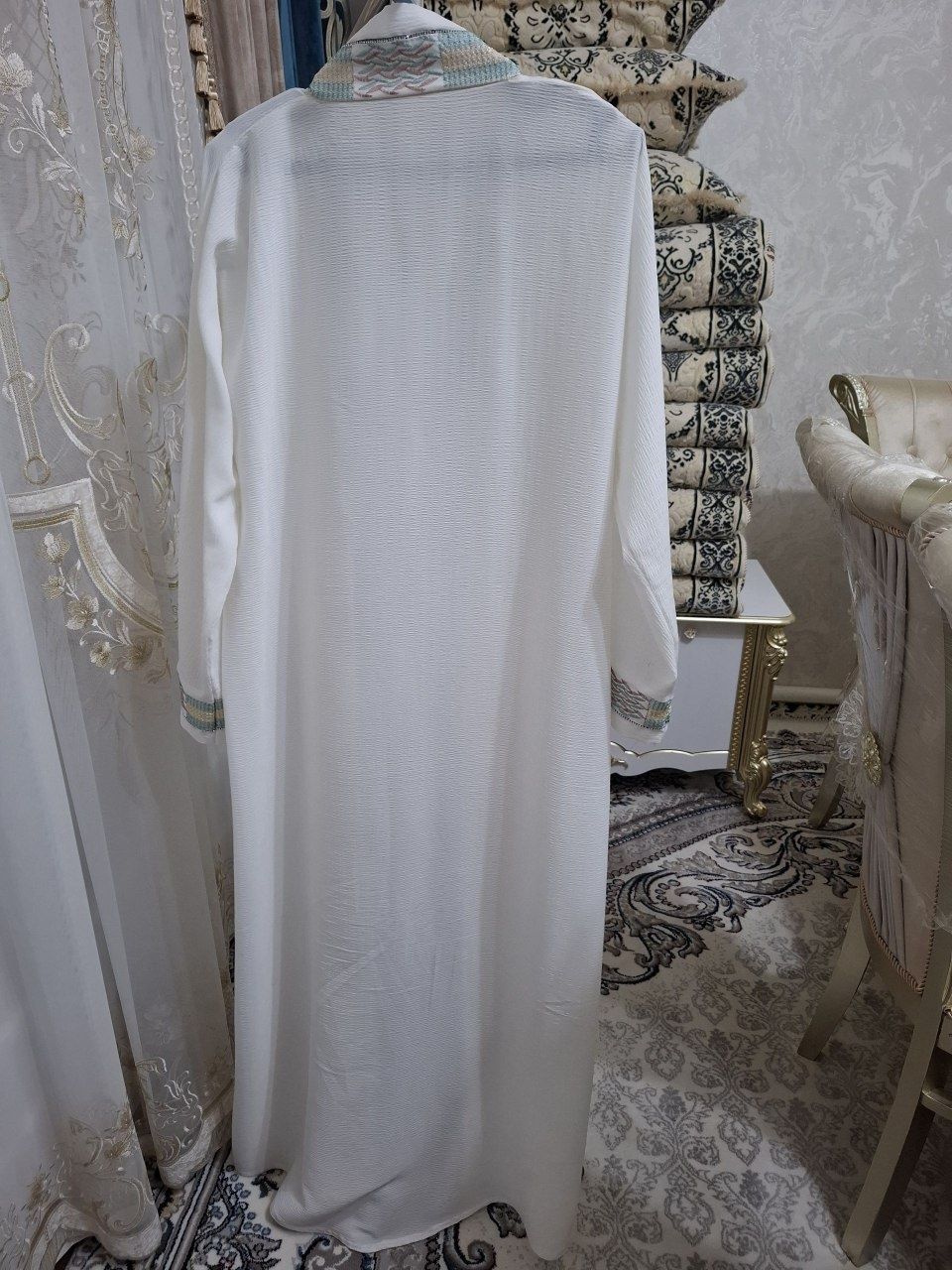 Abaya shifon naqishli oq