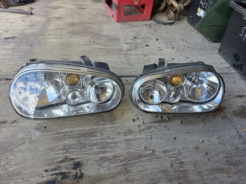 Faruri Golf 4 In stare foarte buna
