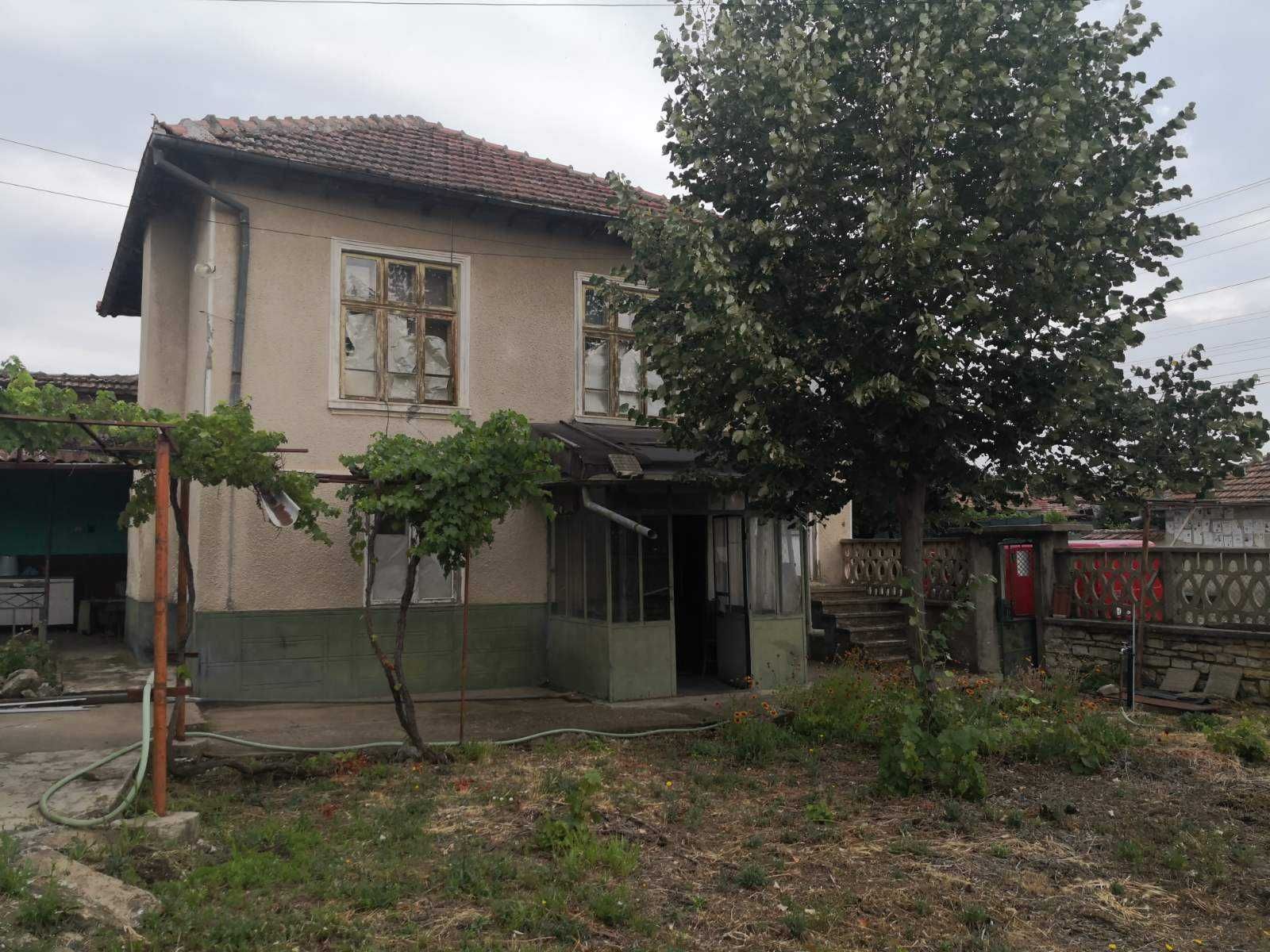 Продава КЪЩА
    
област Велико Търново, с. Полски Сеновец