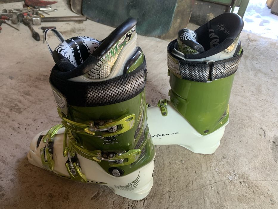 Ски обувки