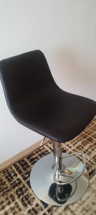 Scaun de bar reglabil NOU, doar montat