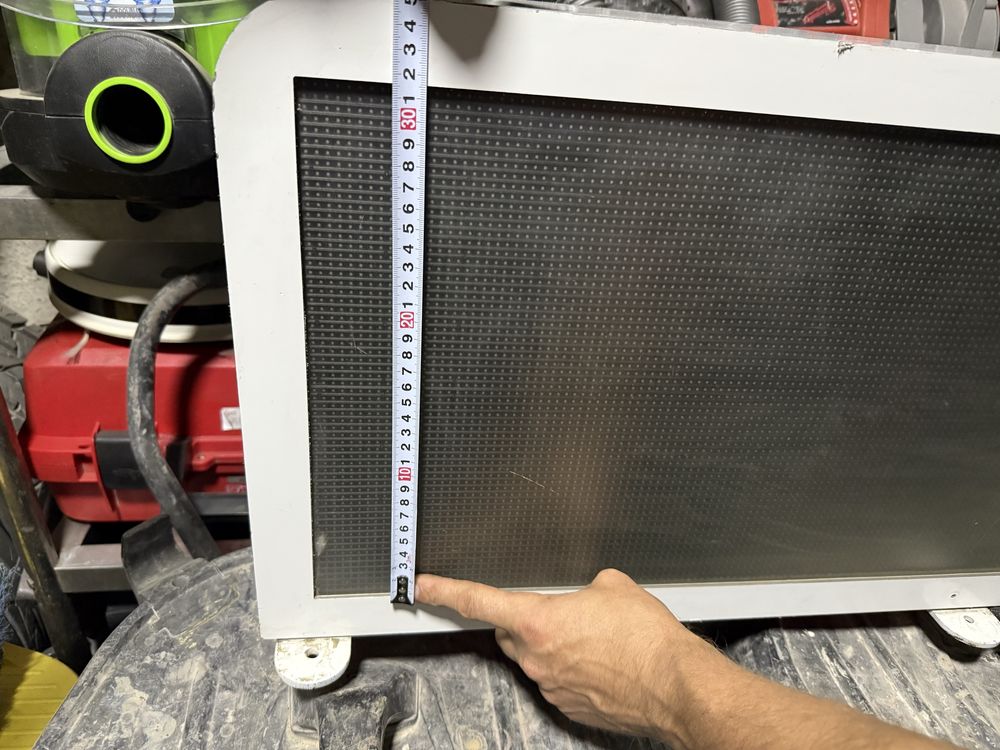 * LED панель рекламная (можно загрузить любое видео с вашей рекламой)