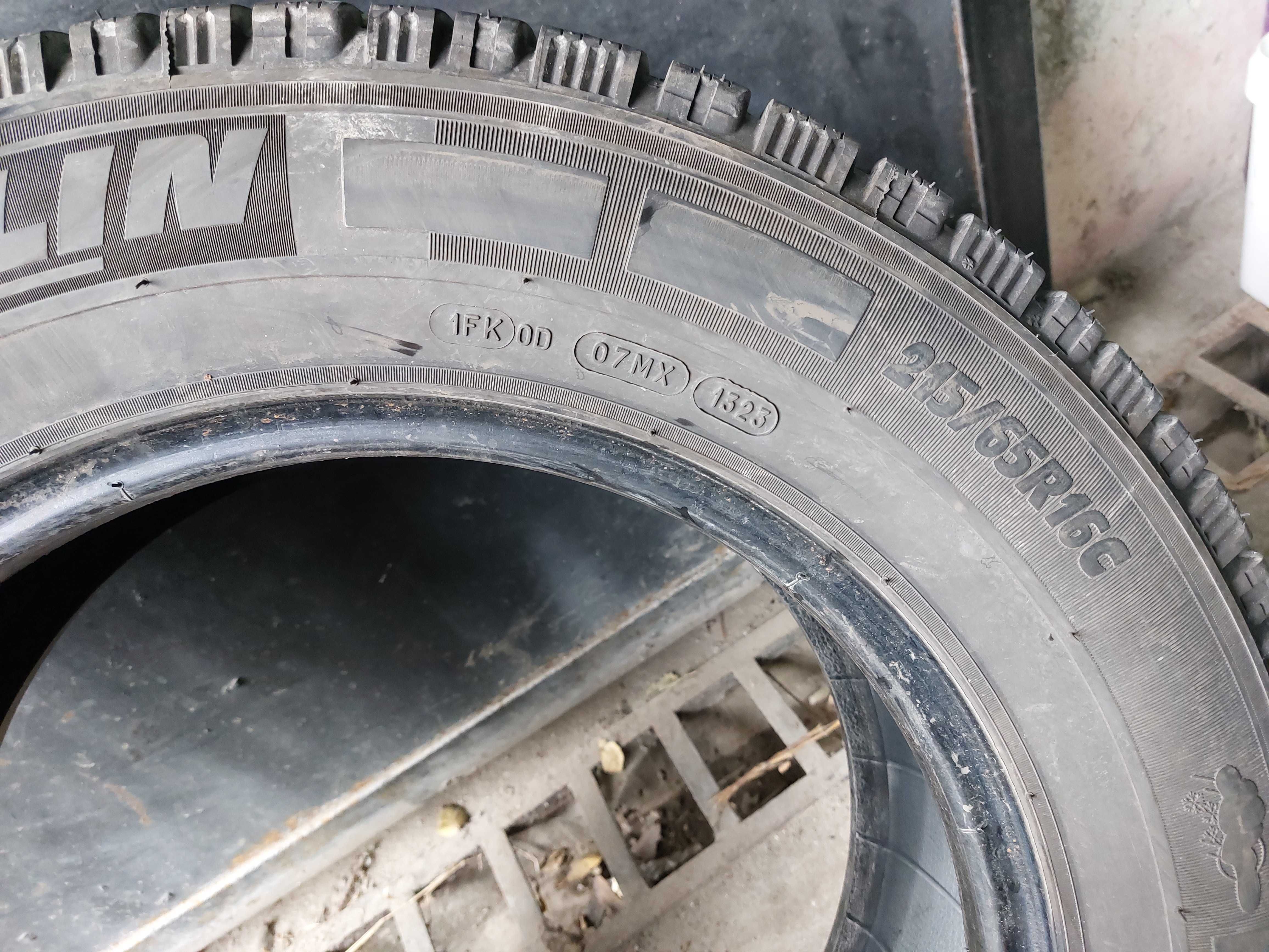 4бр.зимни гуми MICHELIN 215/65/16C 109R DOT 2822-1323