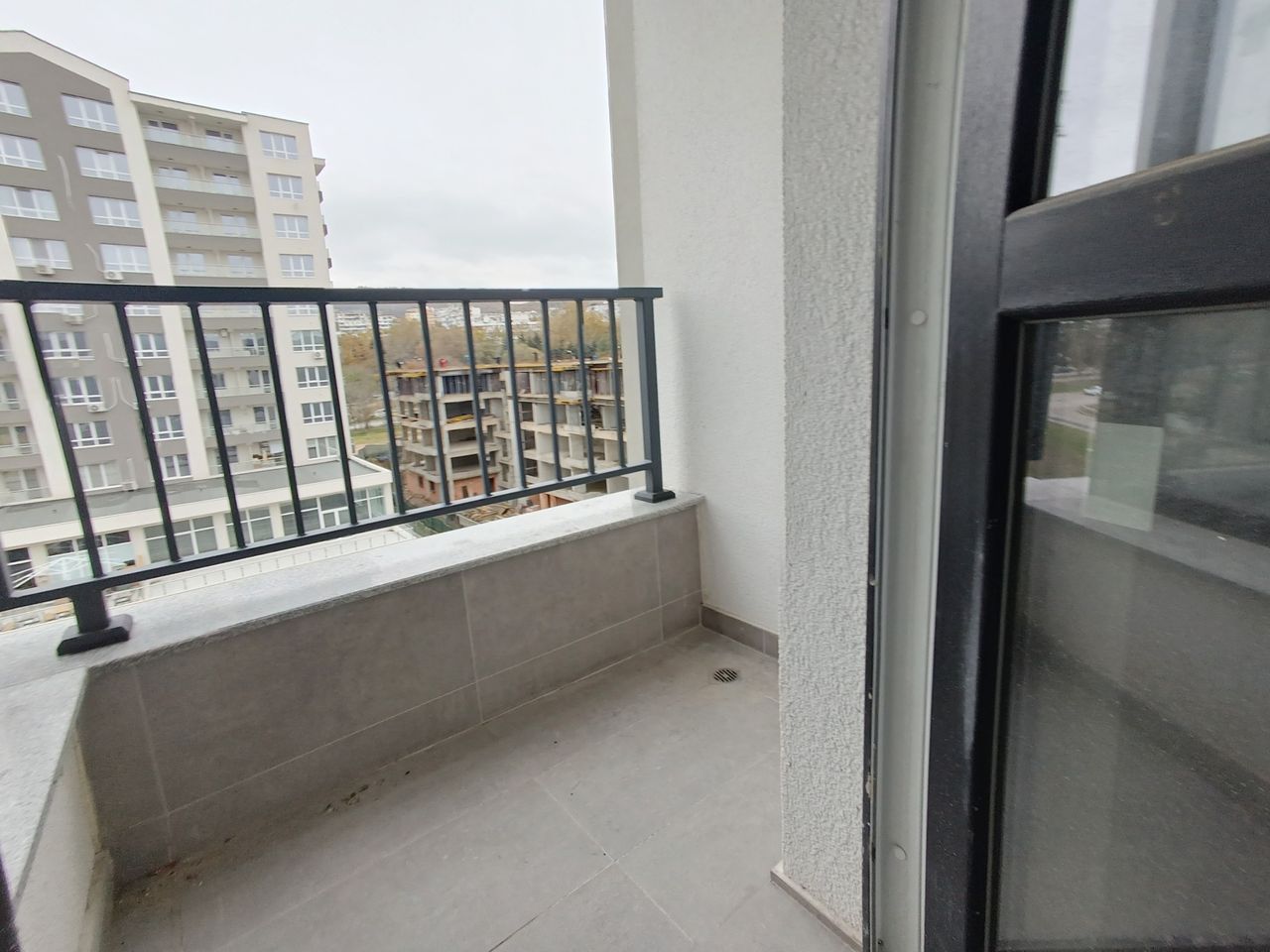 Продава се Едностаен апартамент в Варна, Спортна зала - 34 кв.м за 2015 €/кв.м - Снимка #4