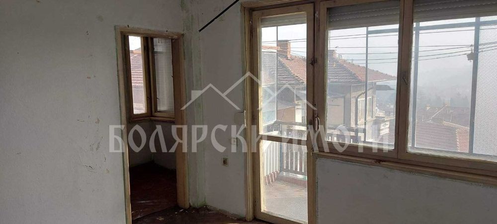 Продава се Четиристаен апартамент в Велико Търново, Център - 122 кв.м за 1107 €/кв.м - Снимка #2