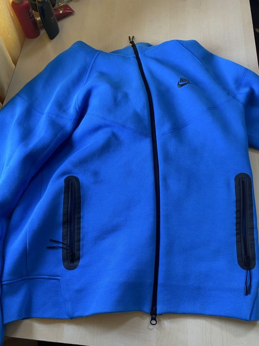 nike tech fleece.