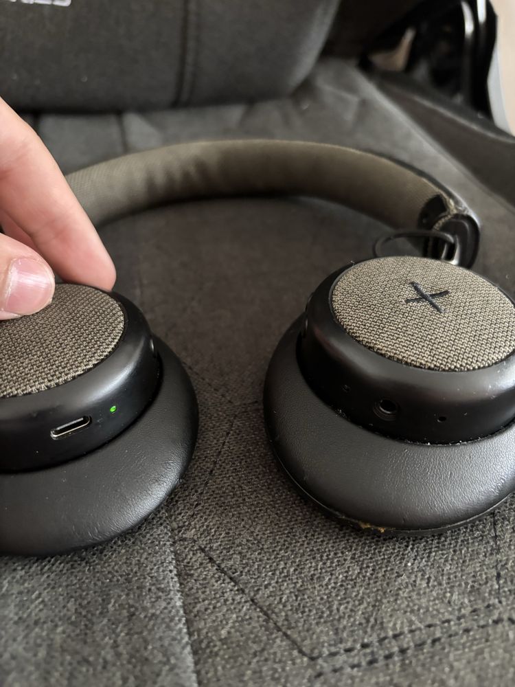 Casti SACKit TOUCHit Headphones Black:  Wireless freedom with TOUCHit