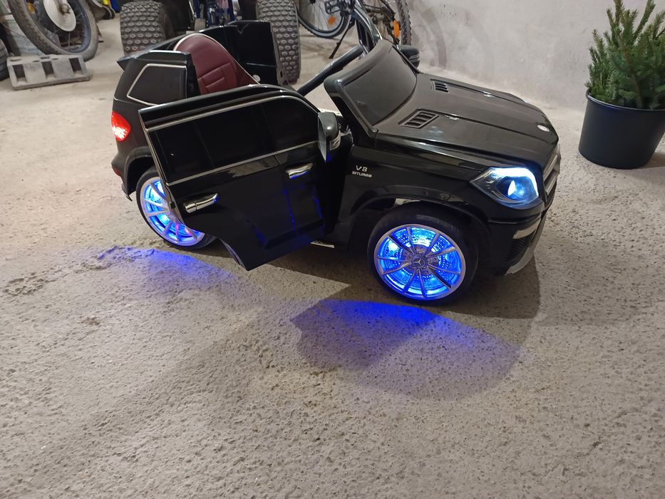 Акумулаторна кола Mercedes ML 63 AMG 12 V с меки гуми