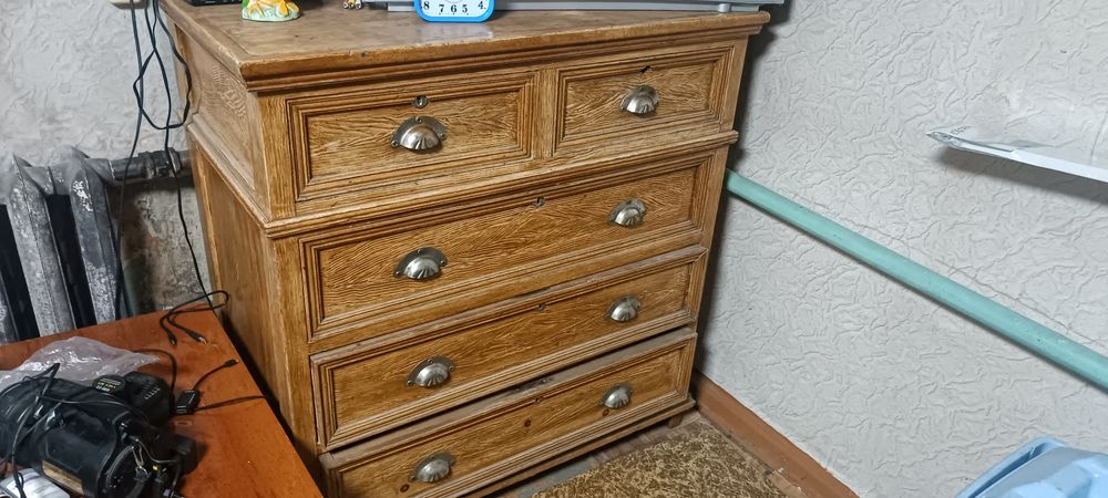 Комод старинный в хорошем состоянии