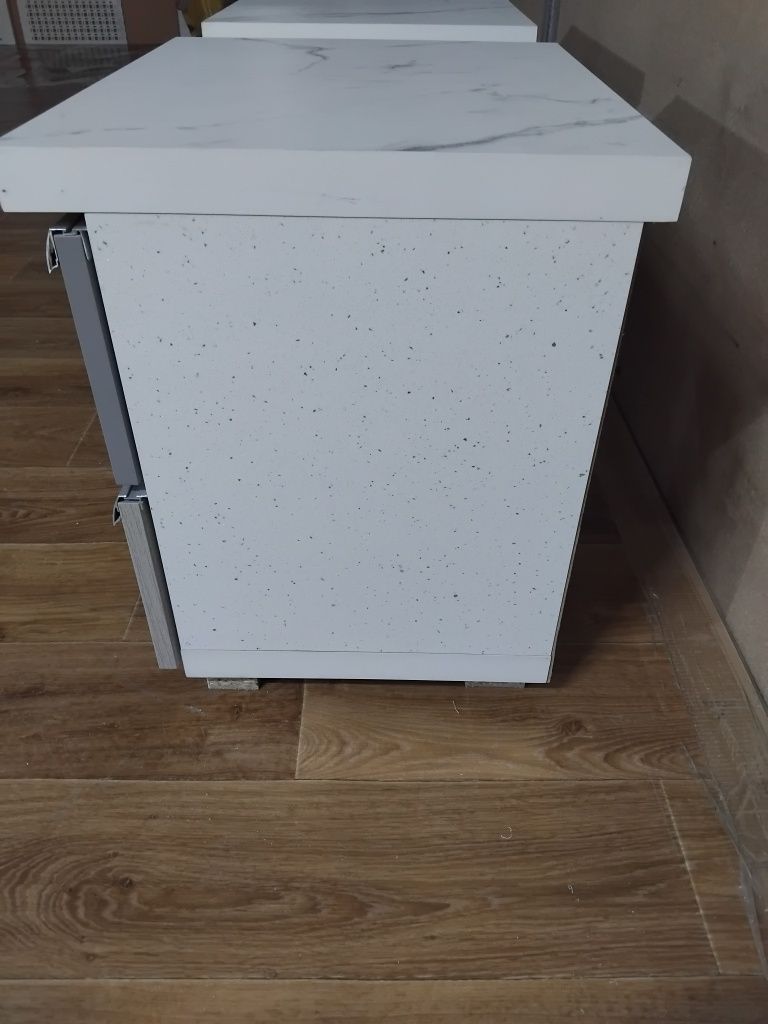 Noptiere din pal melaminat cu grosime de 38 mm