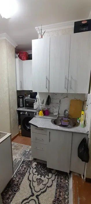 Продаю 1 комнатную квартиру Сергели 1, бывшее общежитие