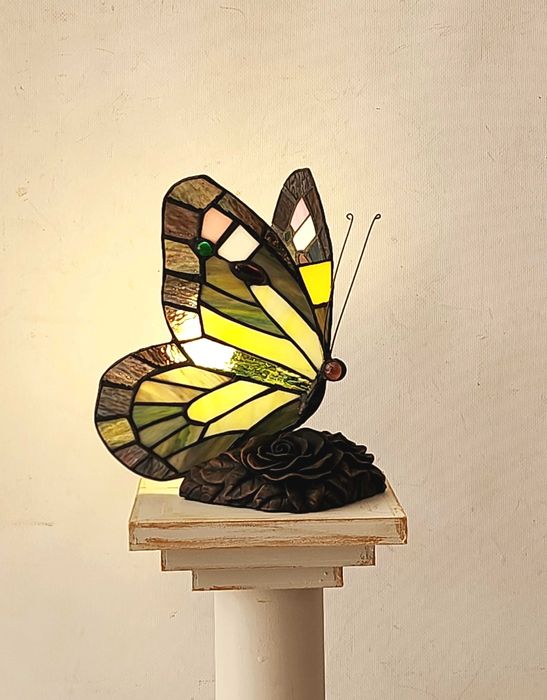 Настолна лампа Tiffany стил – пеперуда