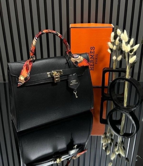 Genti dama,model Kelly Medium, curea detasabila, saculet, etichetă