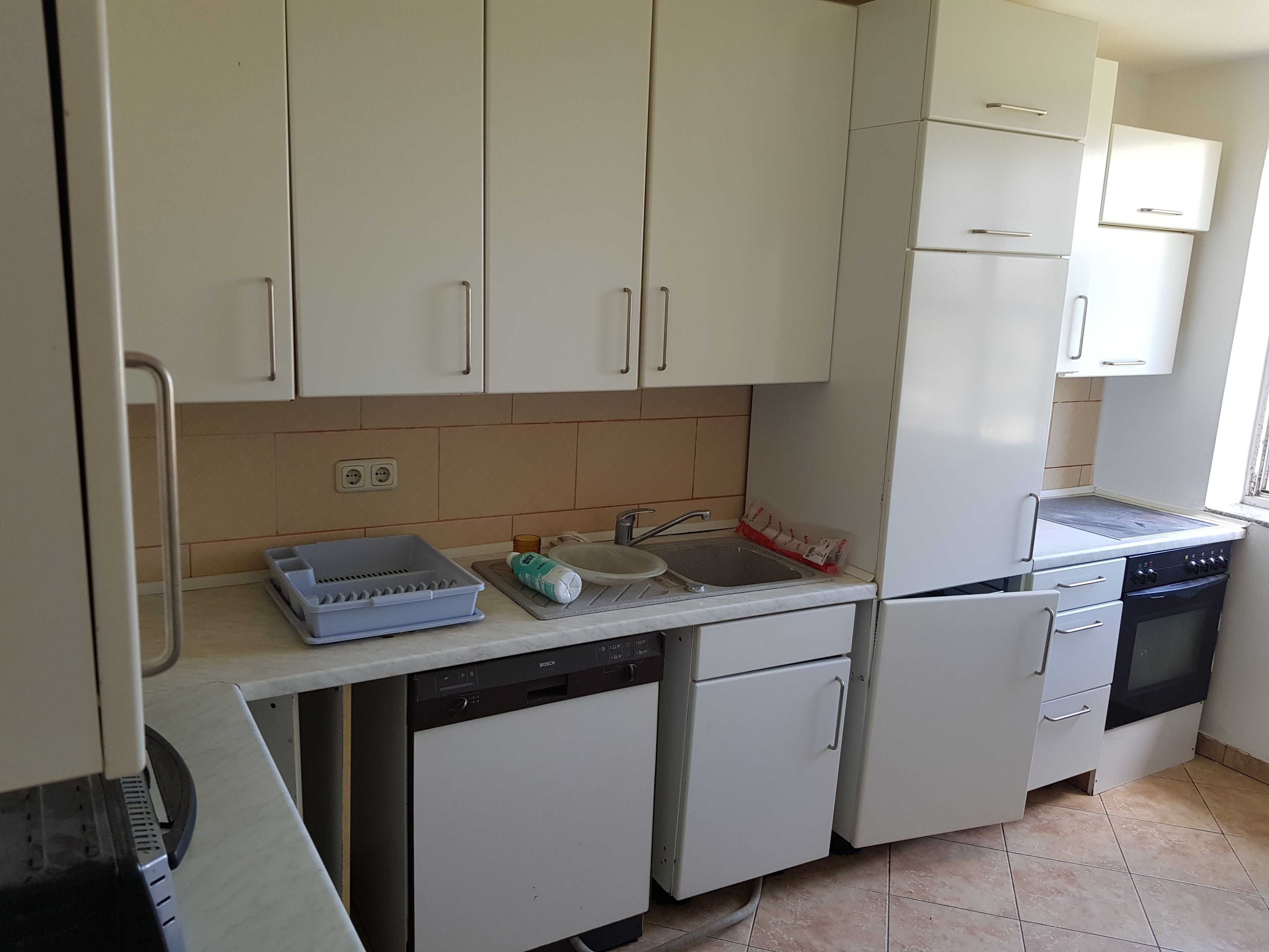 Inchiriez Apartament 3 camere cu 2 bai la casa in Cristian Brasov