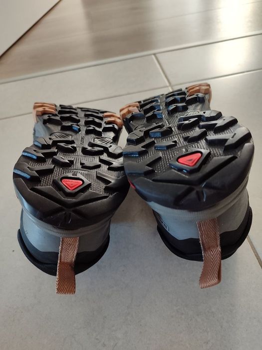 Vând URGENT și NEGOCIABIL pantofi sport ORIGINALI Salomon, dama, 39